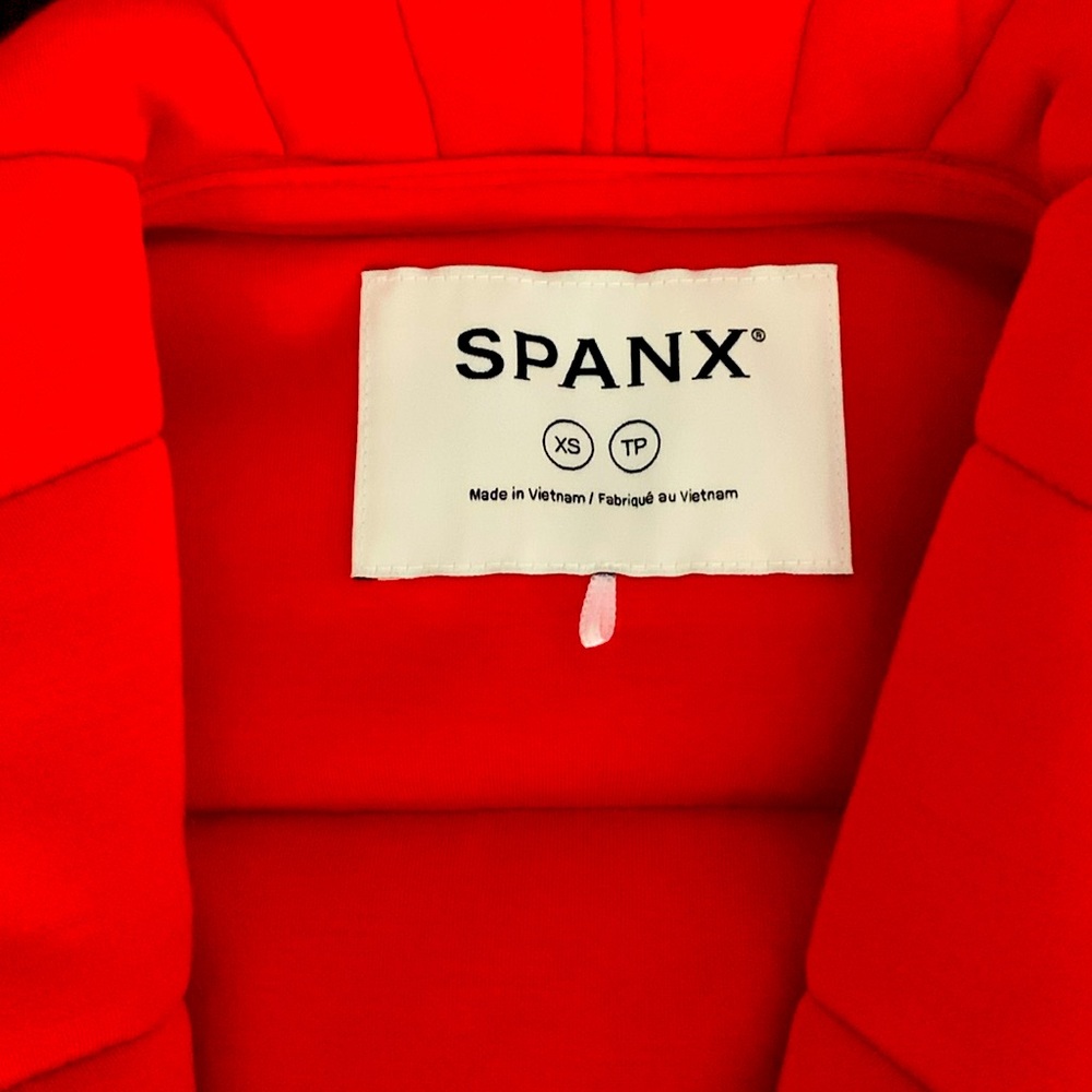 New without tags SPANX AirEssentials Puffy Vest in Spanx Red XS